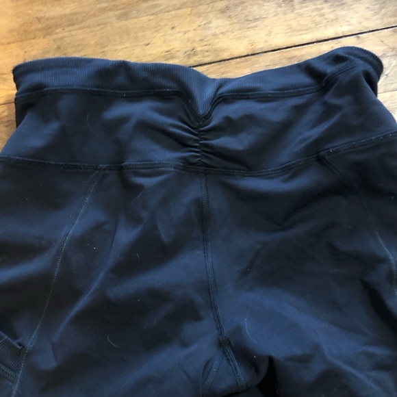 Lululemon Ladies Crops - Picture 4 of 7